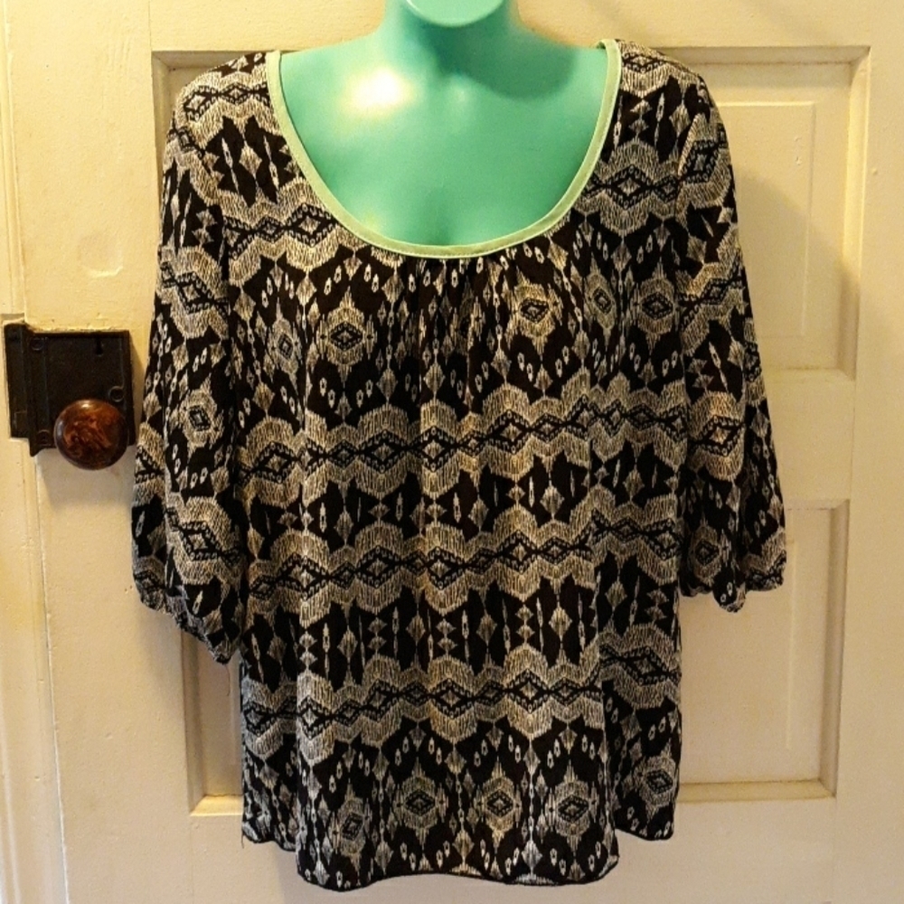 Rue 21 bow back blouse small